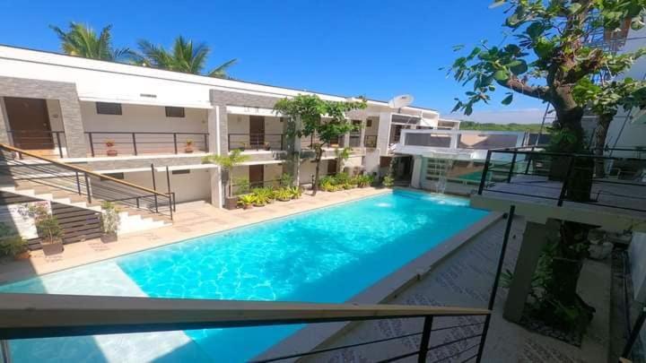 Miami Heat Beach Resort Morong  Esterno foto