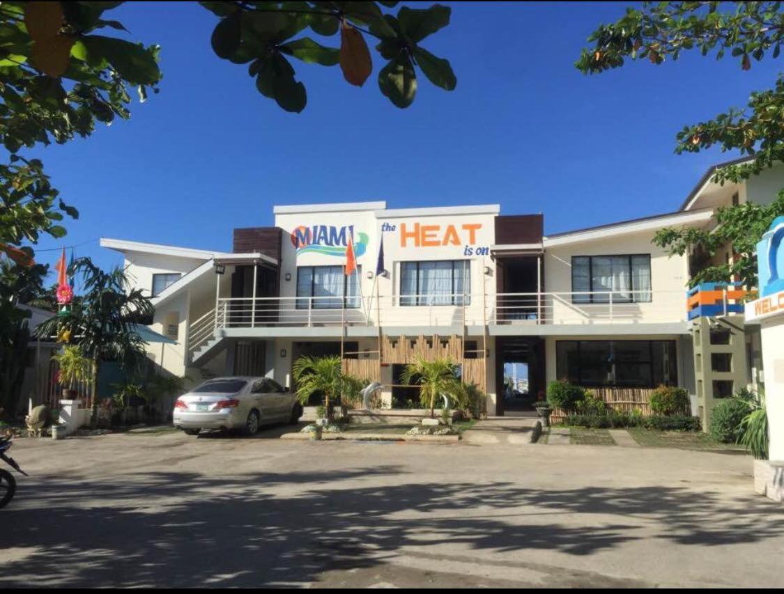 Miami Heat Beach Resort Morong  Esterno foto